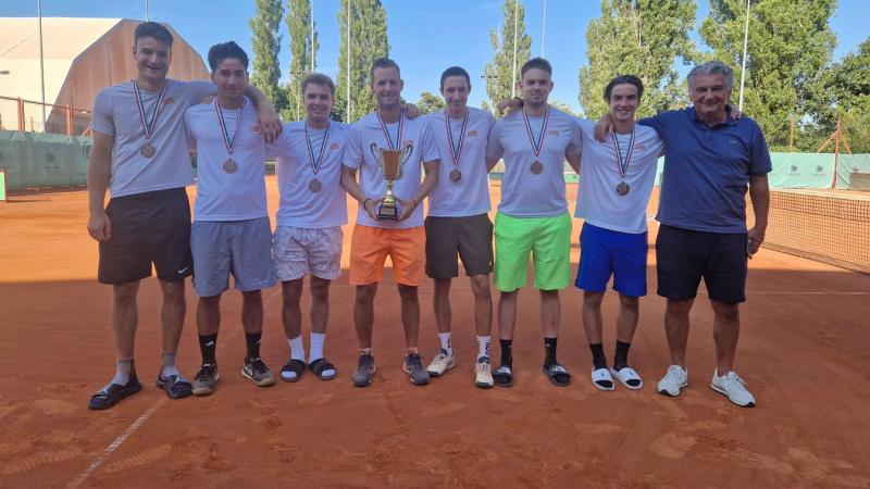 Álmok helyett valóság: bronzérmet szerzett az SZTE Sportmánia!