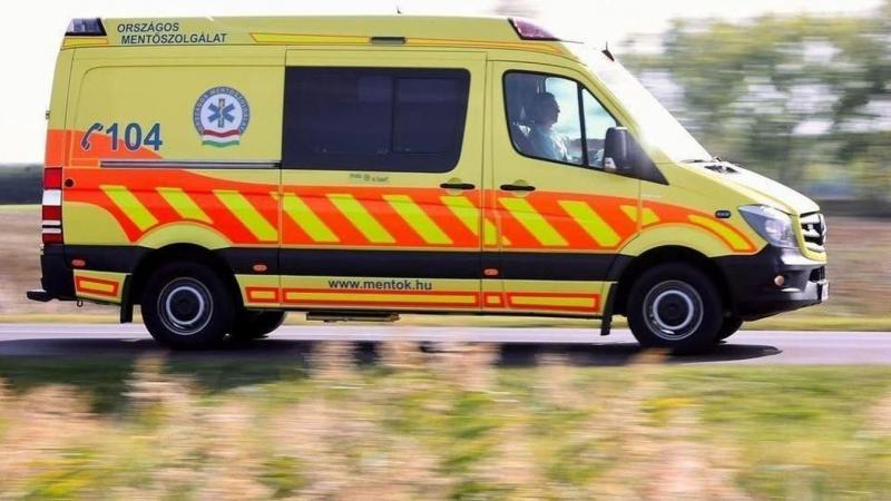 Súlyos buszbaleset történt Kunszentmárton közelében, melynek következtében több gyermek is megsérült. A baleset körülményei még vizsgálat alatt állnak, de a helyszínen nagy volt a riadalom. A sérült gyermekeket azonnal kórházba szállították, ahol megkezdő