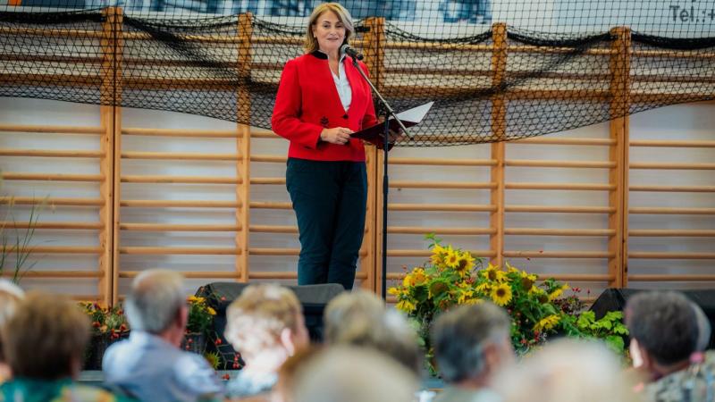 Újra felejthetetlen élményben volt része a bonyhádi közösségnek az Idősek Napján, ahol a rendezvény óriási sikert aratott (nézd meg a képgalériát!).