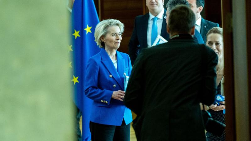 Kocsis Máté: Brüsszel egy bábkormány felállítását célozza meg Magyarországon + videó

Kocsis Máté, a Fidesz frakcióvezetője, határozottan kijelentette, hogy Brüsszel olyan politikai irányvonalat képvisel, amely a magyar kormány autonómiáját veszélyezteti.