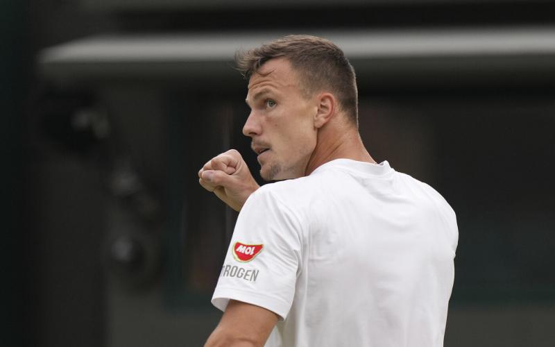 Roland Garros – Fucsovics Márton magabiztos teljesítménnyel, három szettben aratott győzelmet.