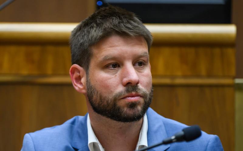 A PS Fico álláspontja a Trump-Putyin csúccsal kapcsolatban számos kérdést felvet. A politikai tájékozódás és a nemzetközi kapcsolatok komplexitása miatt érdemes alaposan megvizsgálni, milyen érvek és érdekek állnak a háttérben. Fico kijelentései gyakran r