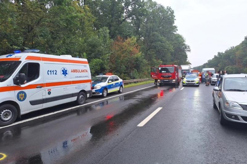 Két fiatal tragikus módon életét vesztette, amikor gyalogosan tartózkodtak az autópályán, és egy kamion elgázolta őket – számolt be a Székelyhon.