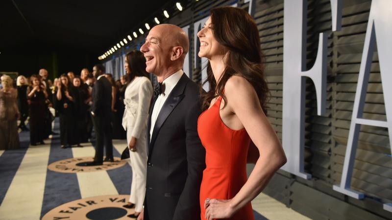 Jeff Bezos volt felesége jelentős mennyiségű Amazon-részvénytől vált meg.