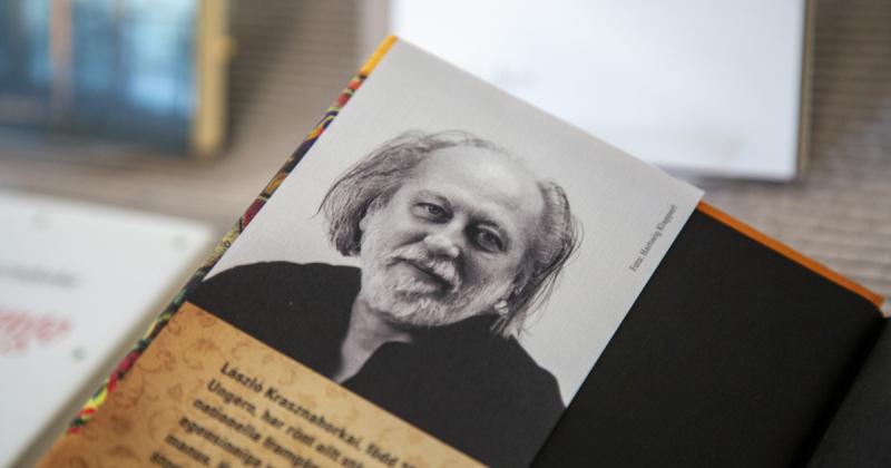 A fordítók háttérben dolgozó hősök, akiknek munkája nélkül Krasznahorkai László Nobel-díjas címe valószínűleg sosem valósulhatott volna meg. 
