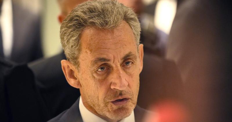 Börtönbe vonul Nicolas Sarkozy, ezzel ő lesz az első francia exelnök, akit rács mögé kényszerítenek.